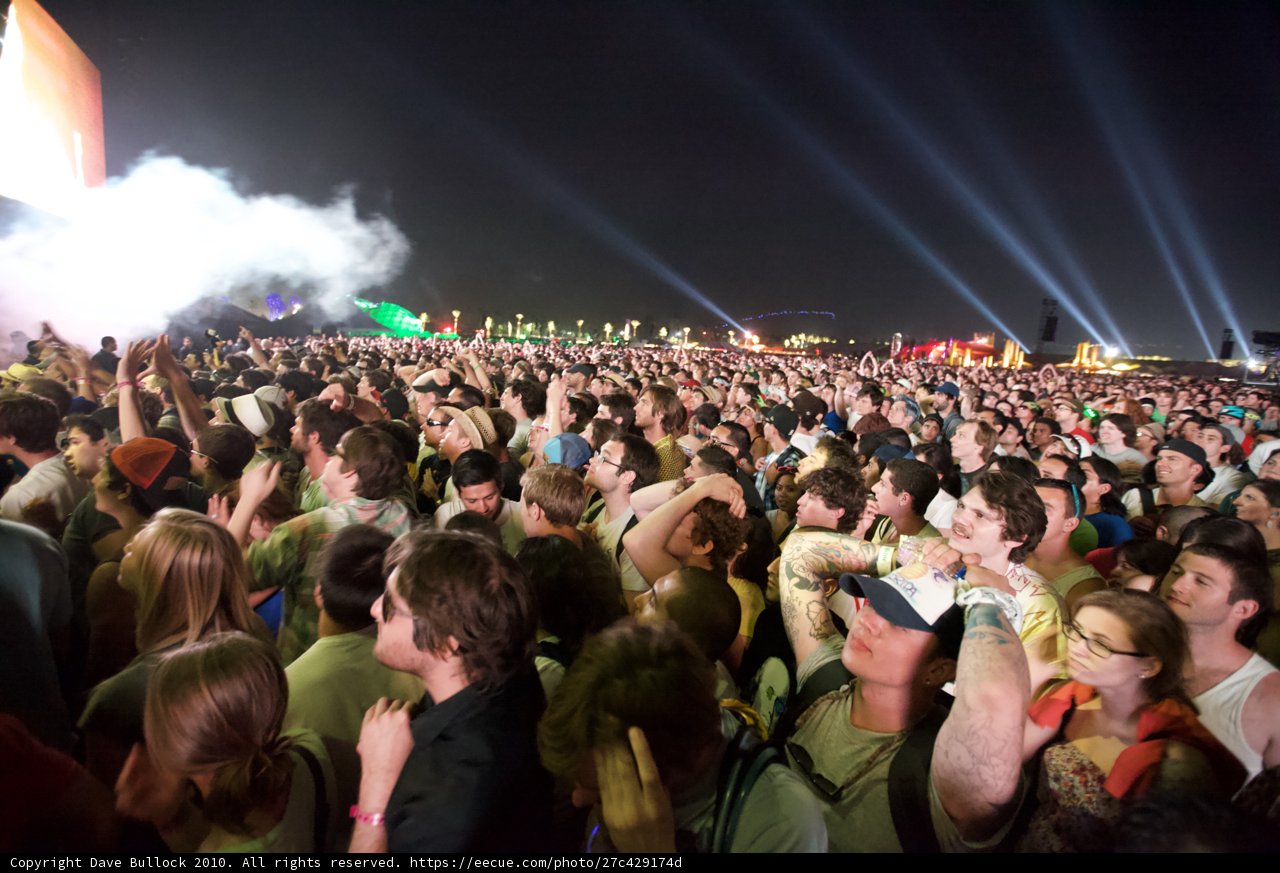 Cochella Friday Crowd: Jamming Under the Night Sky