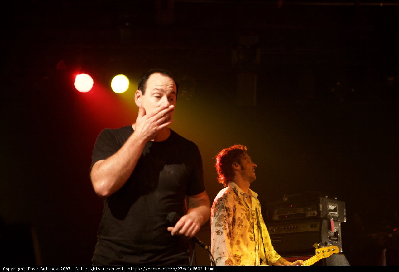 Vocalist electrifies crowd with stage presence