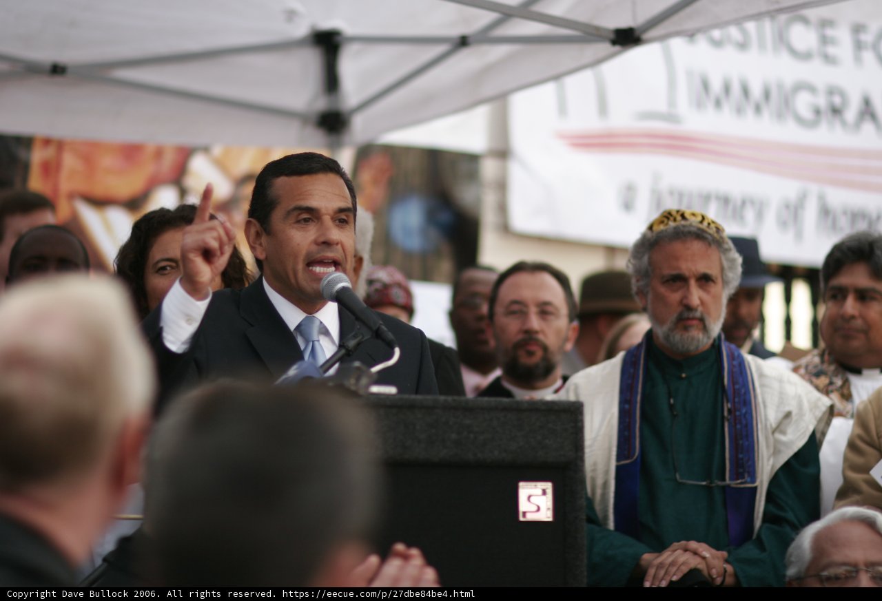 Antonio Villaraigosa delivers powerful speech at event