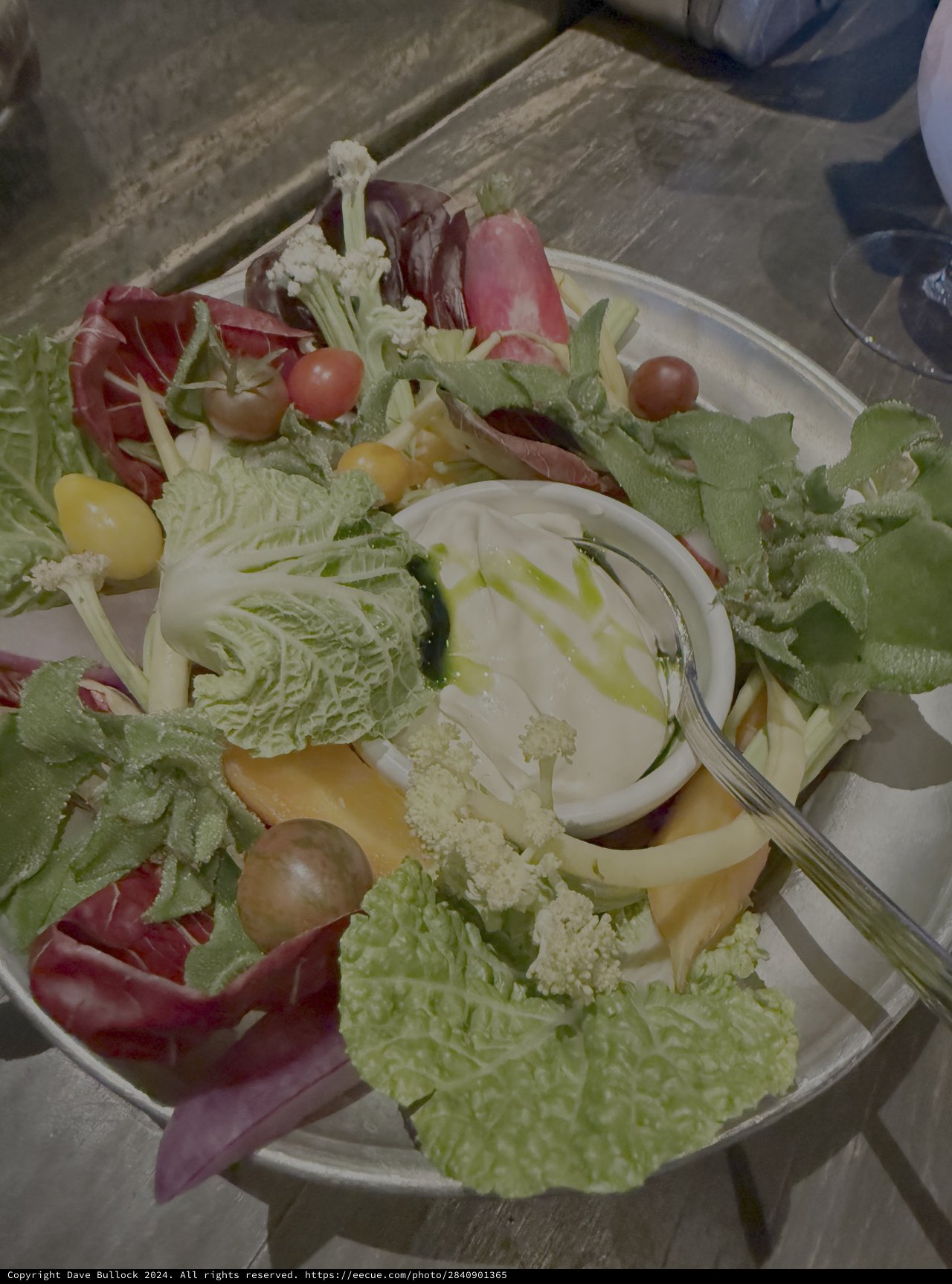 Fresh Vegetable Platter with Creamy Dip