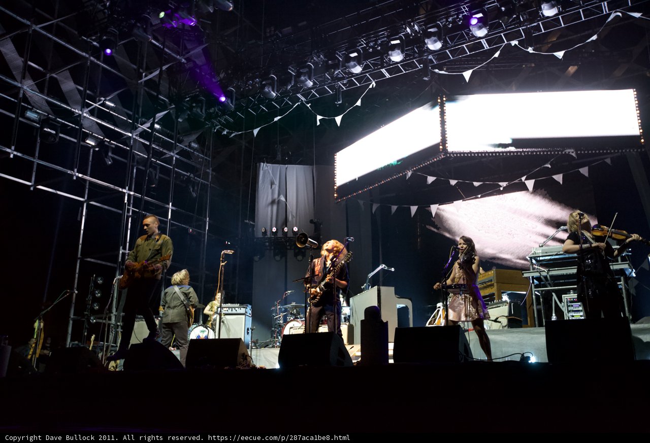 Electrifying Band Performance with Stunning Visuals