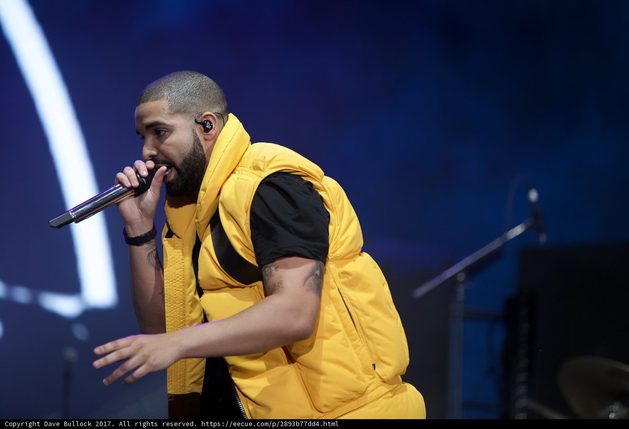 Drake rocks the stage at Coachella 2017