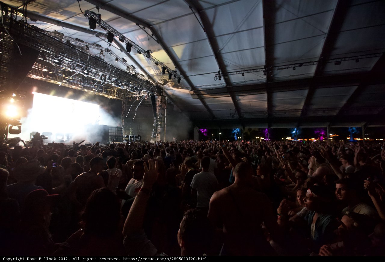 Concert-goers Raise the Roof