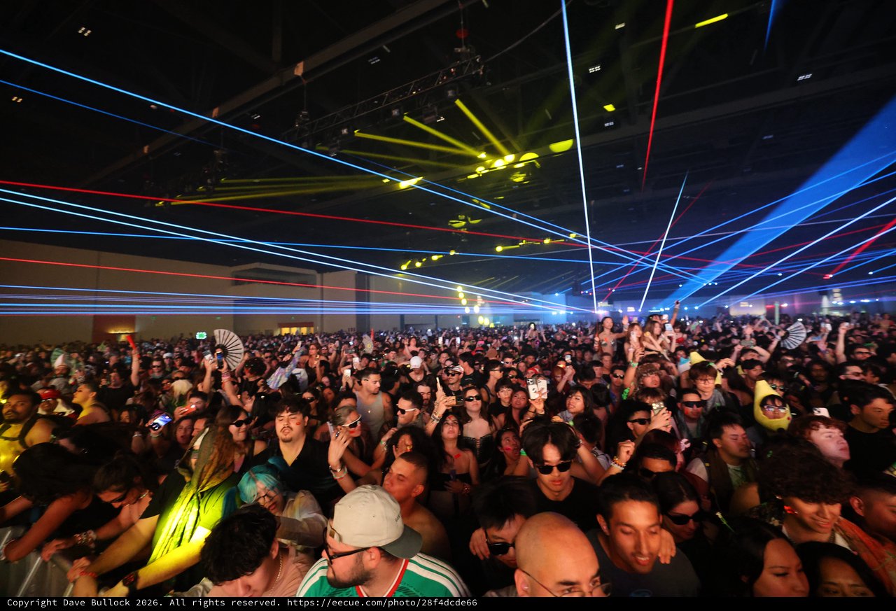 Laser-Lit Crowd Surges at Wobbleland 2026
