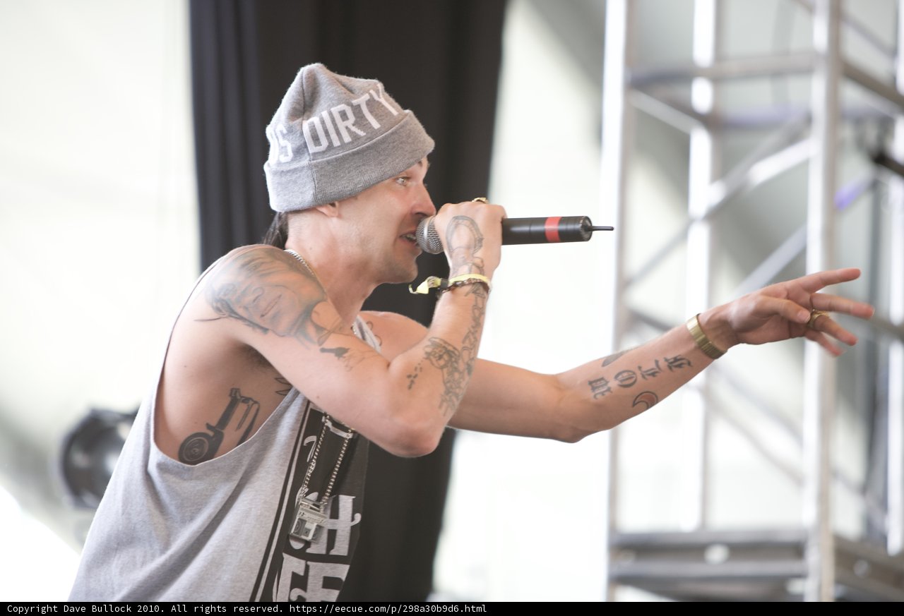 Tattooed Entertainer with the Microphone