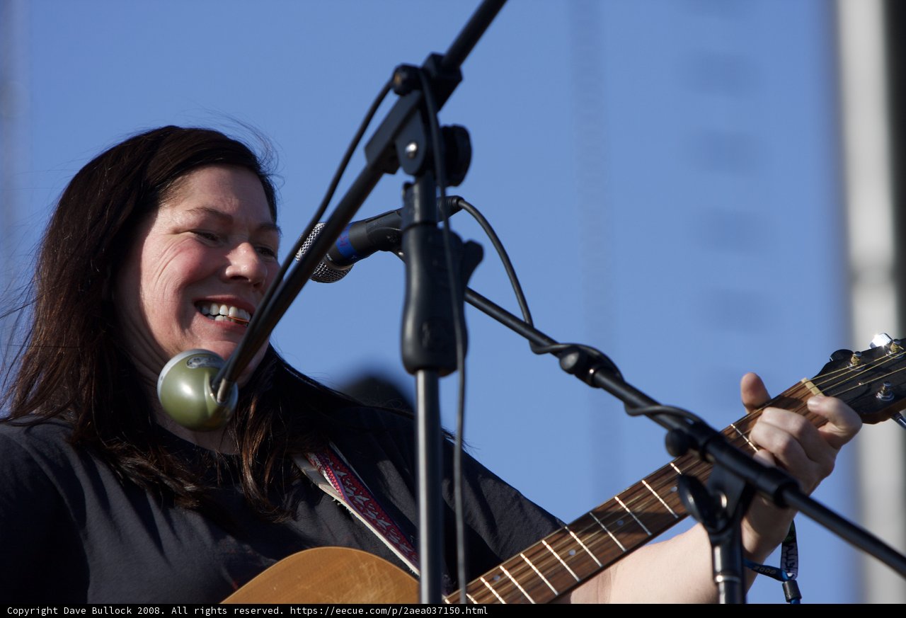 Kim Deal Rocks Coachella with Acoustic Guitar