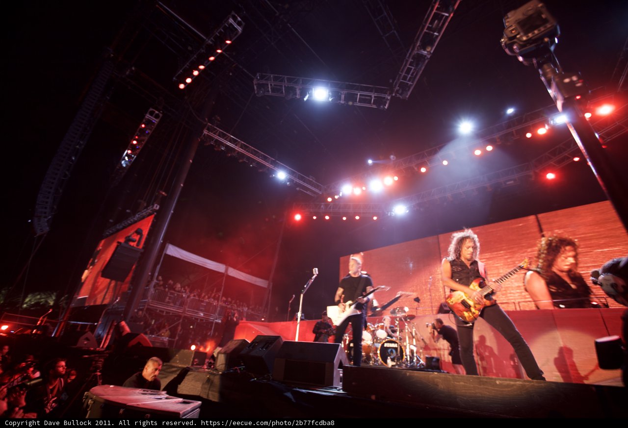 Kirk Hammett Shreds in Red Light