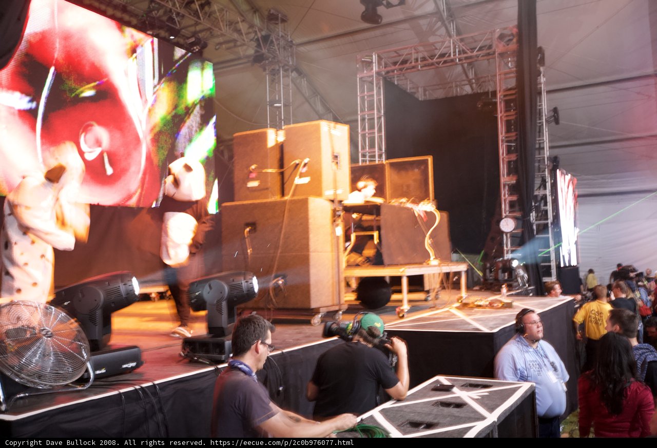 Coachella 2008: A Crowd Roars on Stage