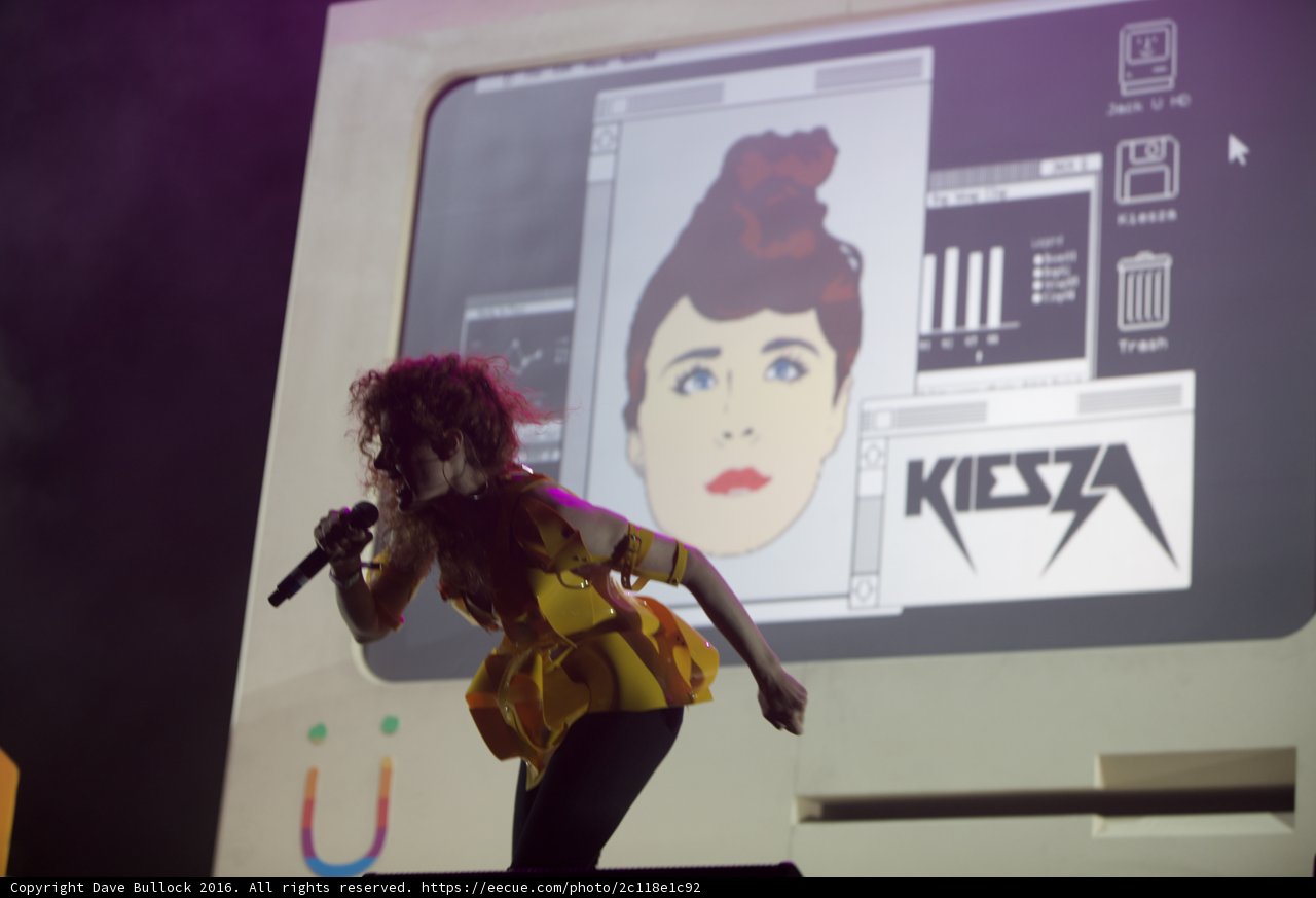 Kiesza electrifies the crowd with her solo performance