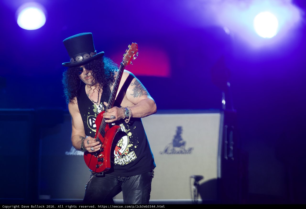 Slash Rocks the Stage at Coachella 2016