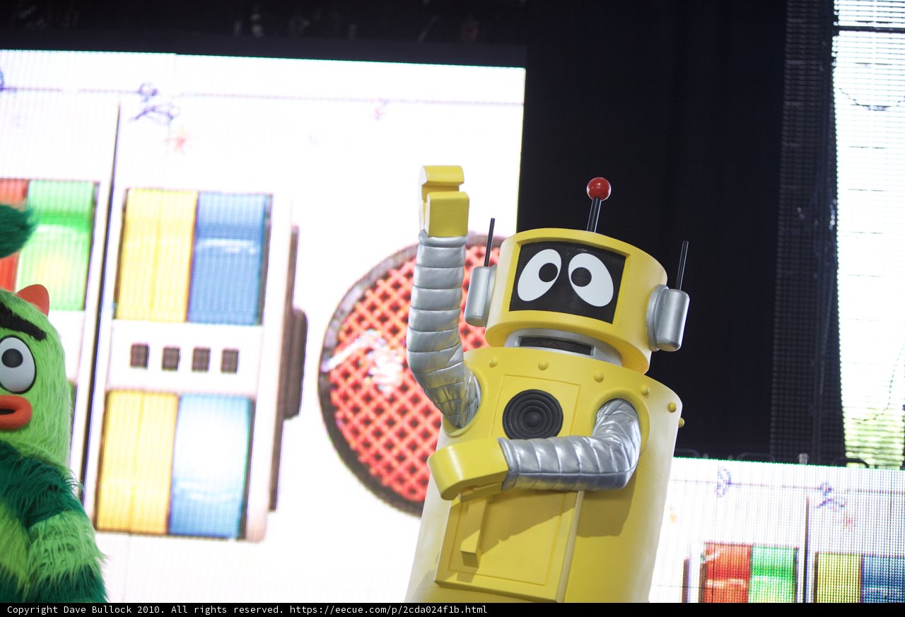 Robotic and Toy Duo Steal the Show