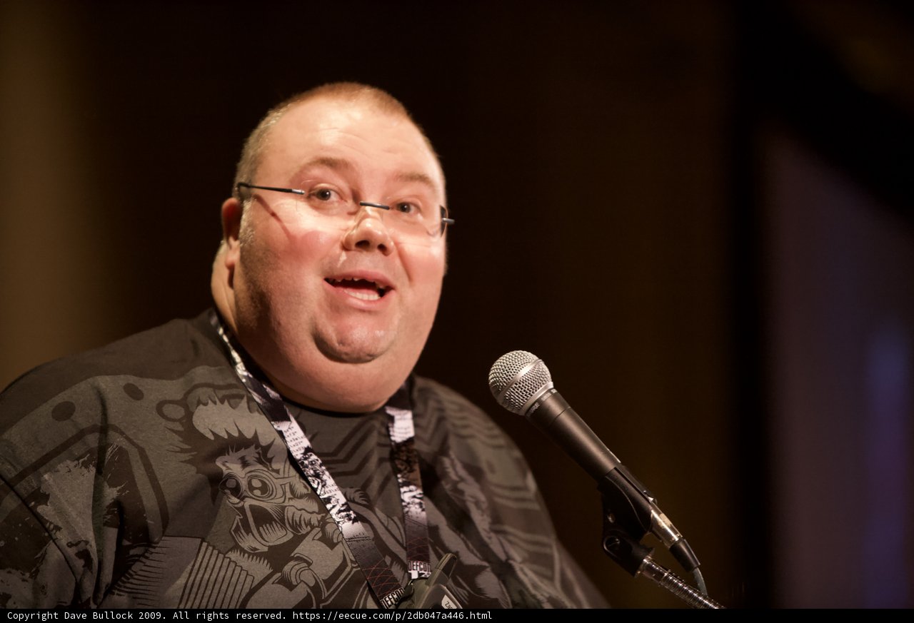 Louie Anderson Delivers a Speech