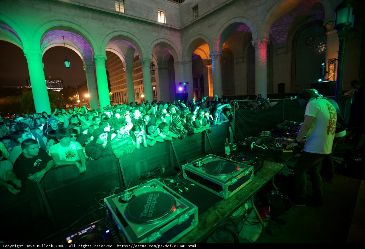 Grooving with the Crowd