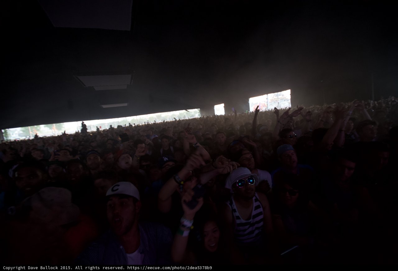 Sahara Crowd Dark Red