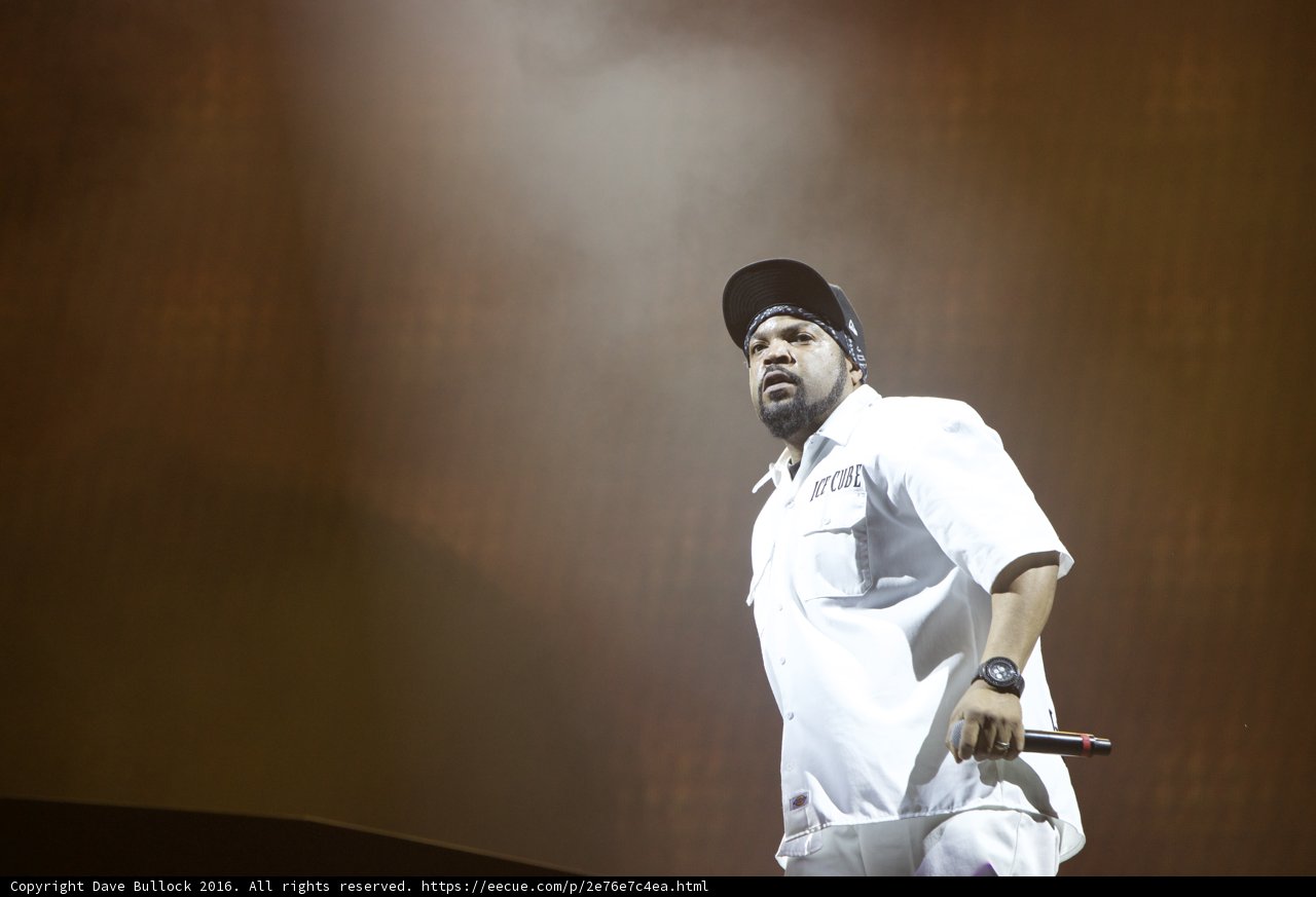 Ice Cube's Electrifying Solo Performance
