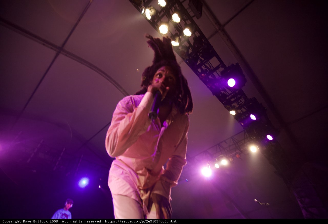 Pink Suit Performer Shines in Coachella Spotlight