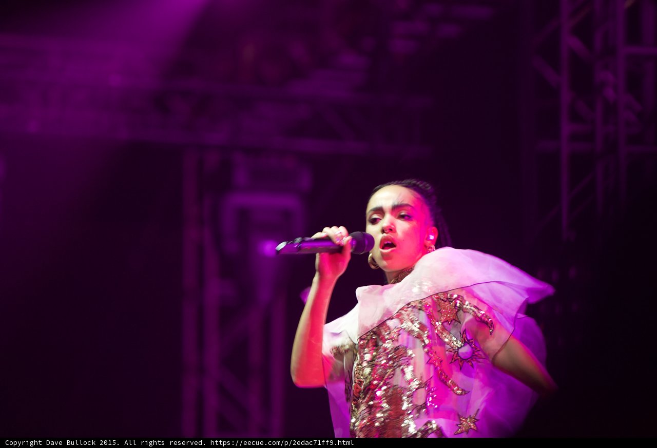 FKA Twigs: Shimmering Star on Stage