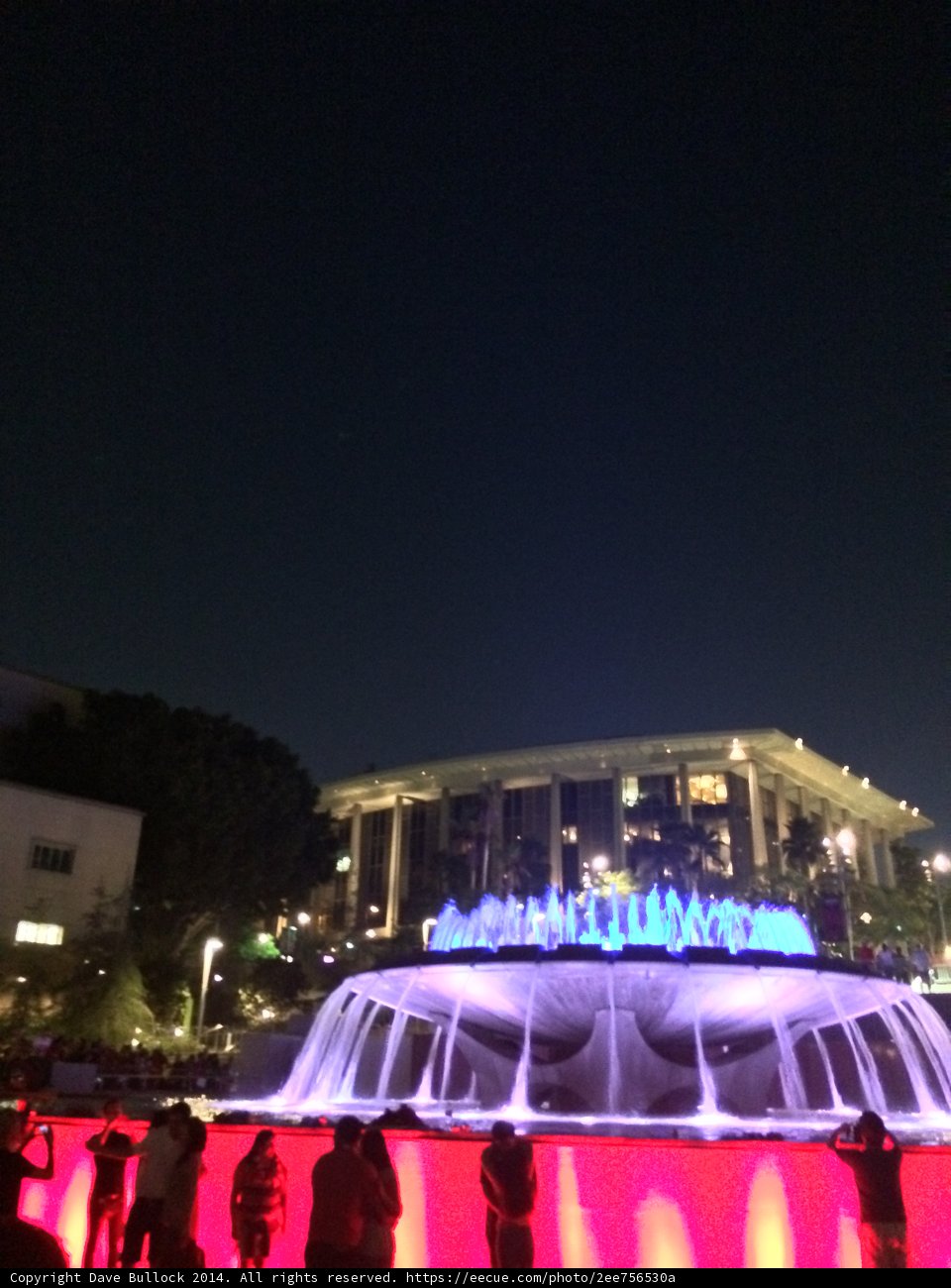 Radiant Water Fountain in the Heart of the City