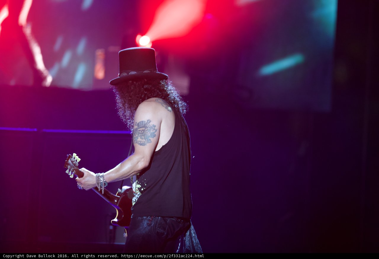 Slash Rocks the Stage at Coachella 2016