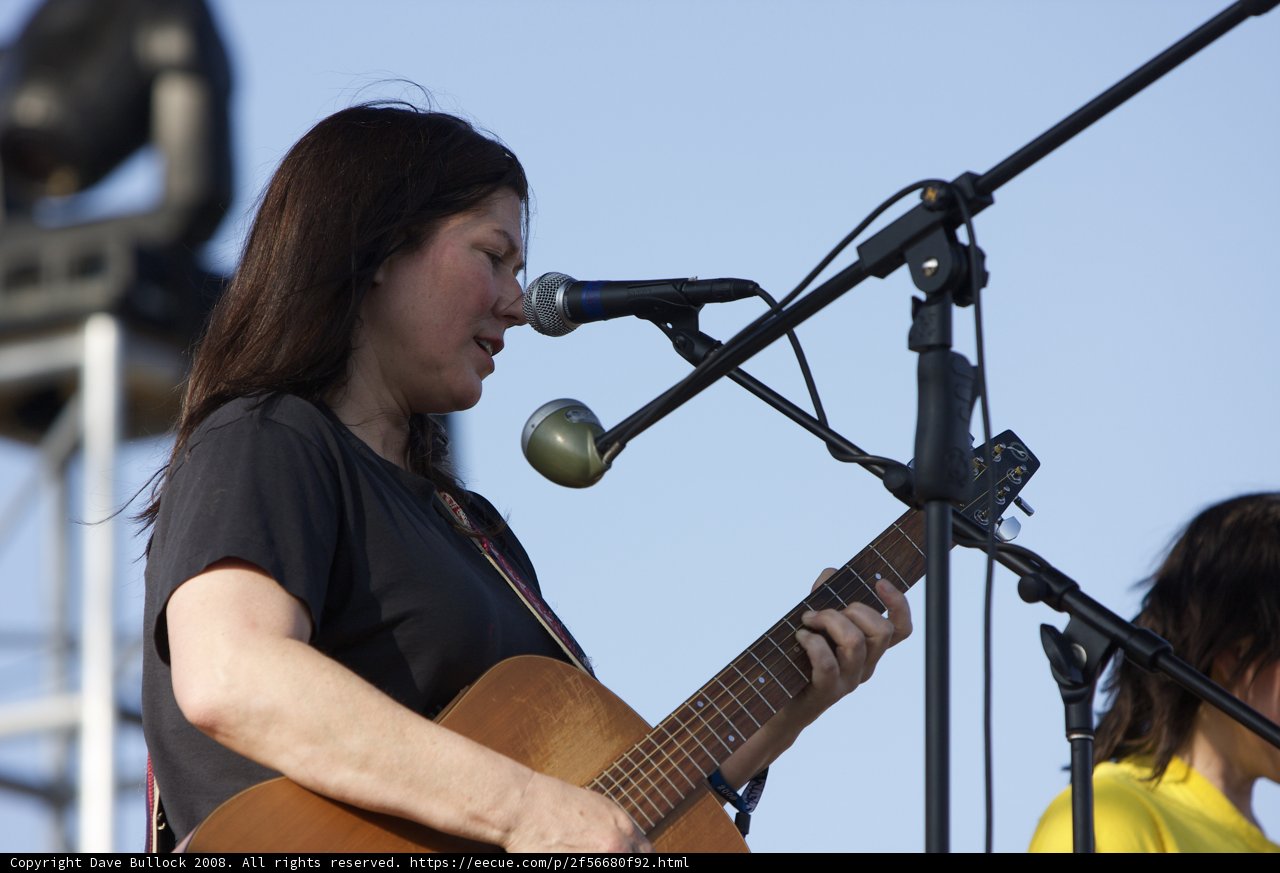 Kim Deal's Acoustic Performance at Coachella 2008