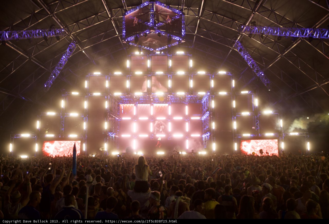 Coachella Stage Lights up the Crowd