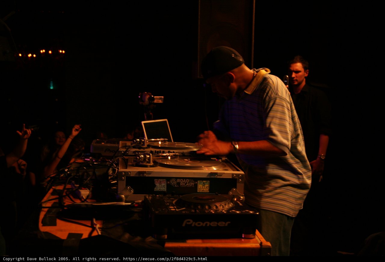 Pump Up the Party with DJ Set