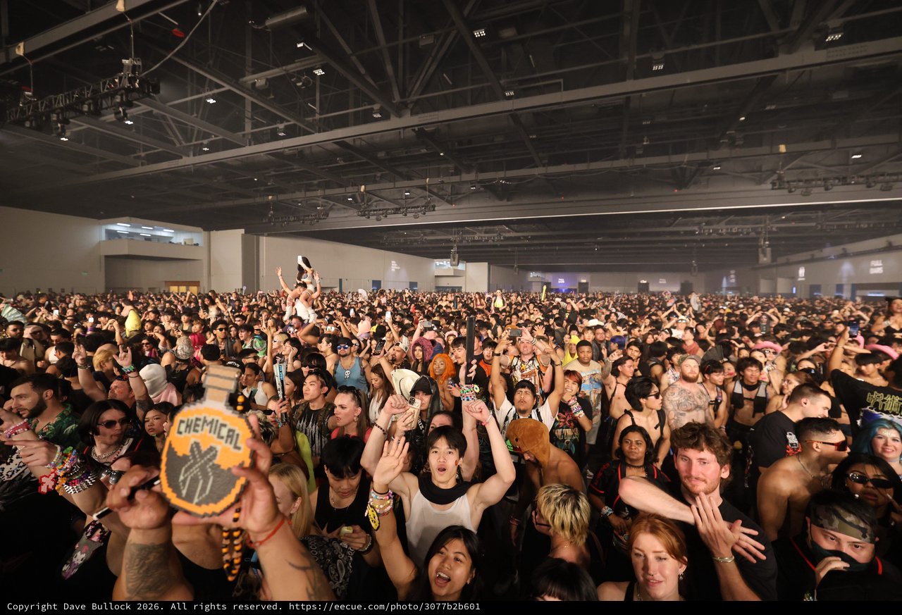 Massive Indoor Crowd Erupts at Wobbleland 2026