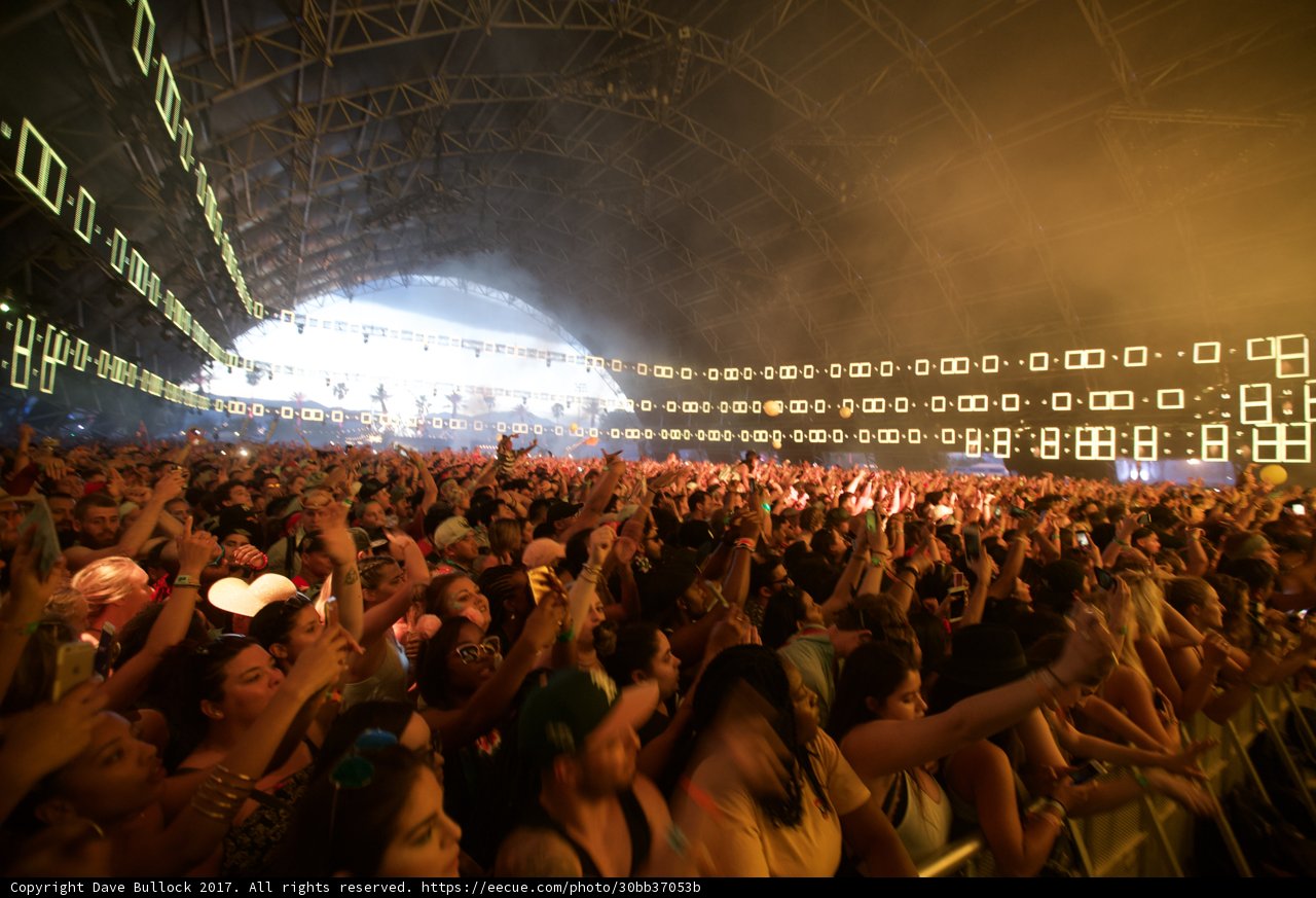 Jamming with the Crowd