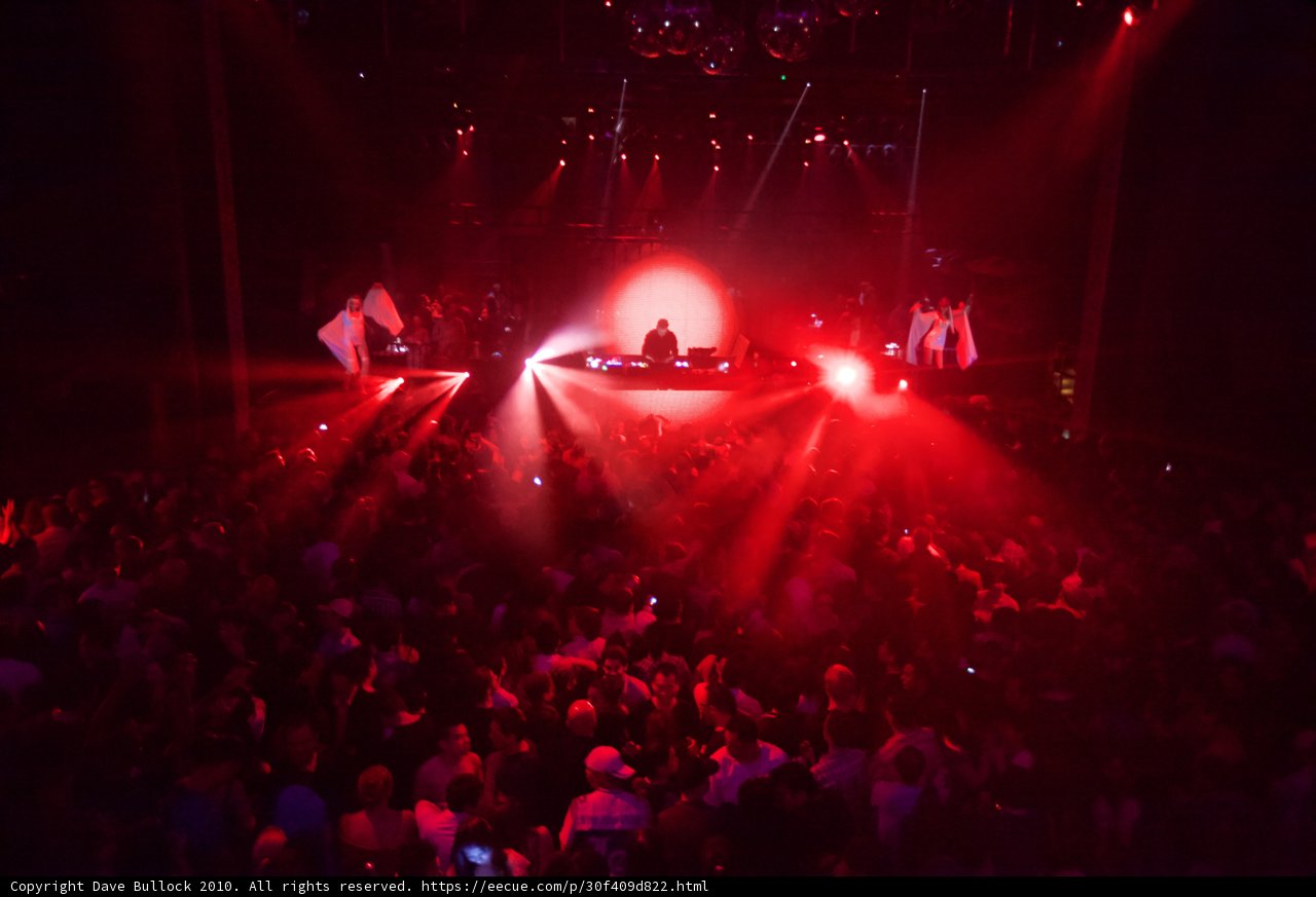 Red Lights and Raving Crowds at Sasha's 2010 Concert