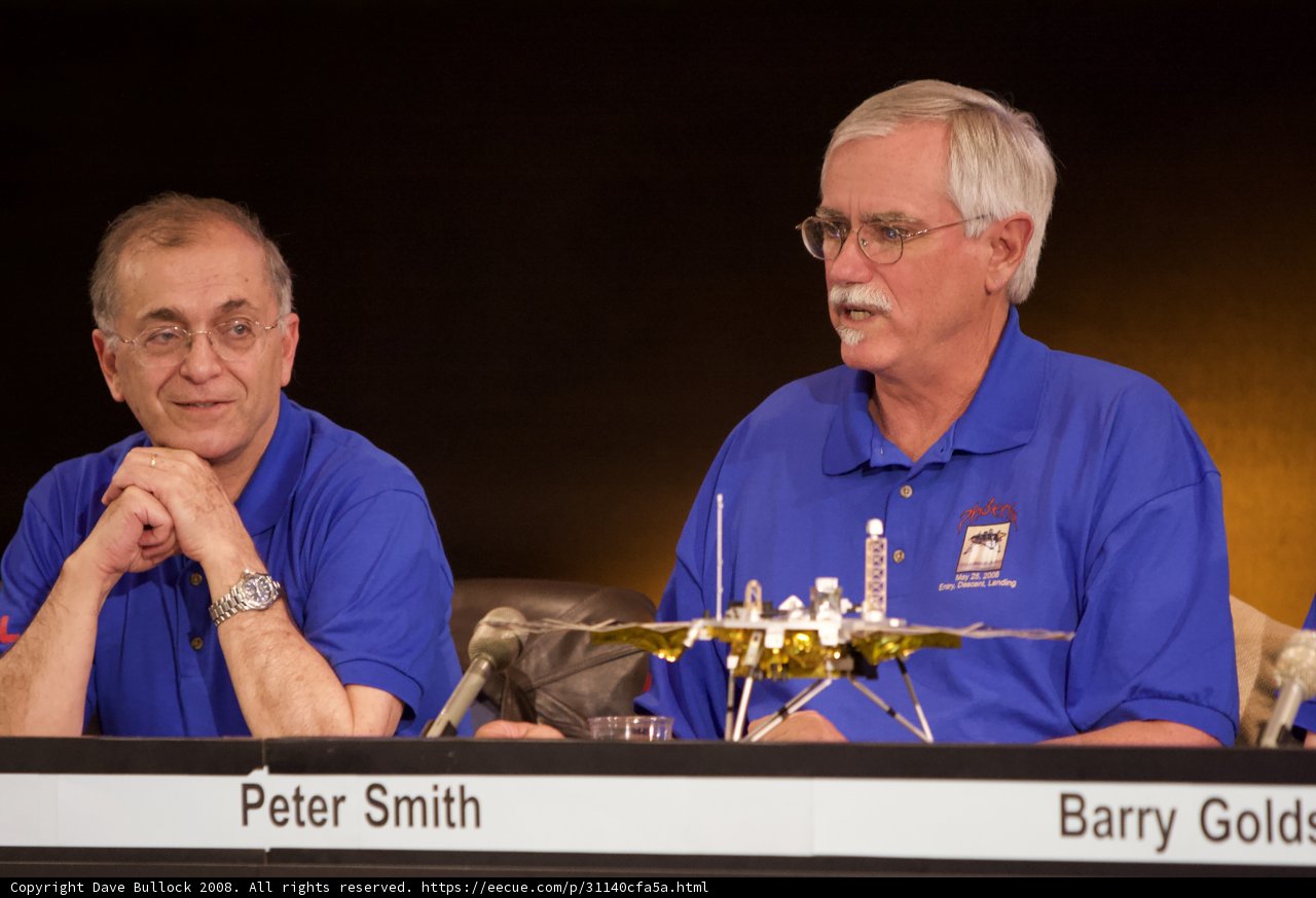Charles Elachi and a Colleague Discuss the Latest Space Mission