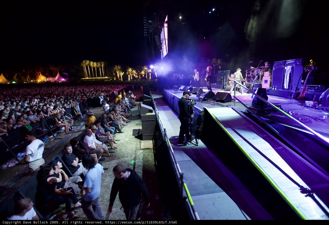 Energetic Crowd Rocks Out at Coachella 2009