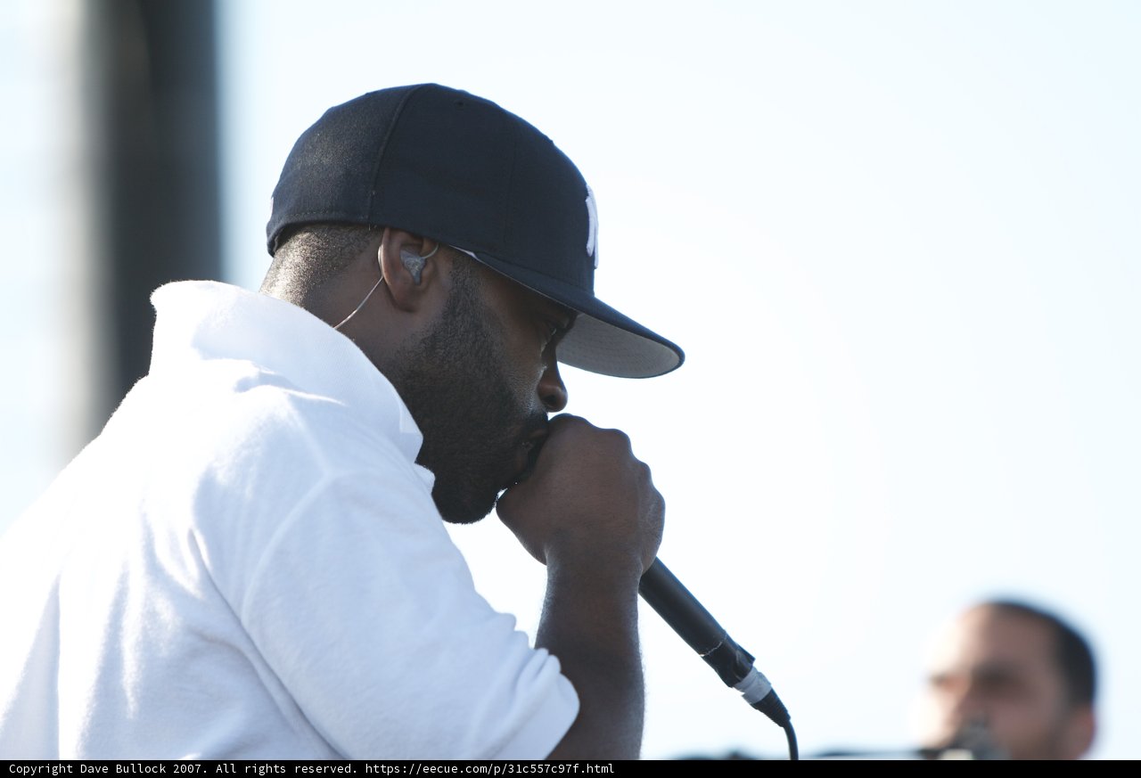 Solo Performance Under the Sun
