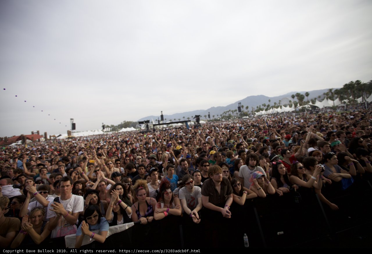 Coachella Crowd Unites in Musical Bliss