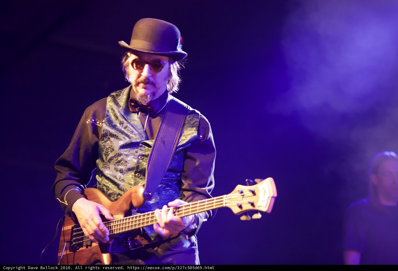 Les Claypool Shreds at Coachella in his Top Hat!