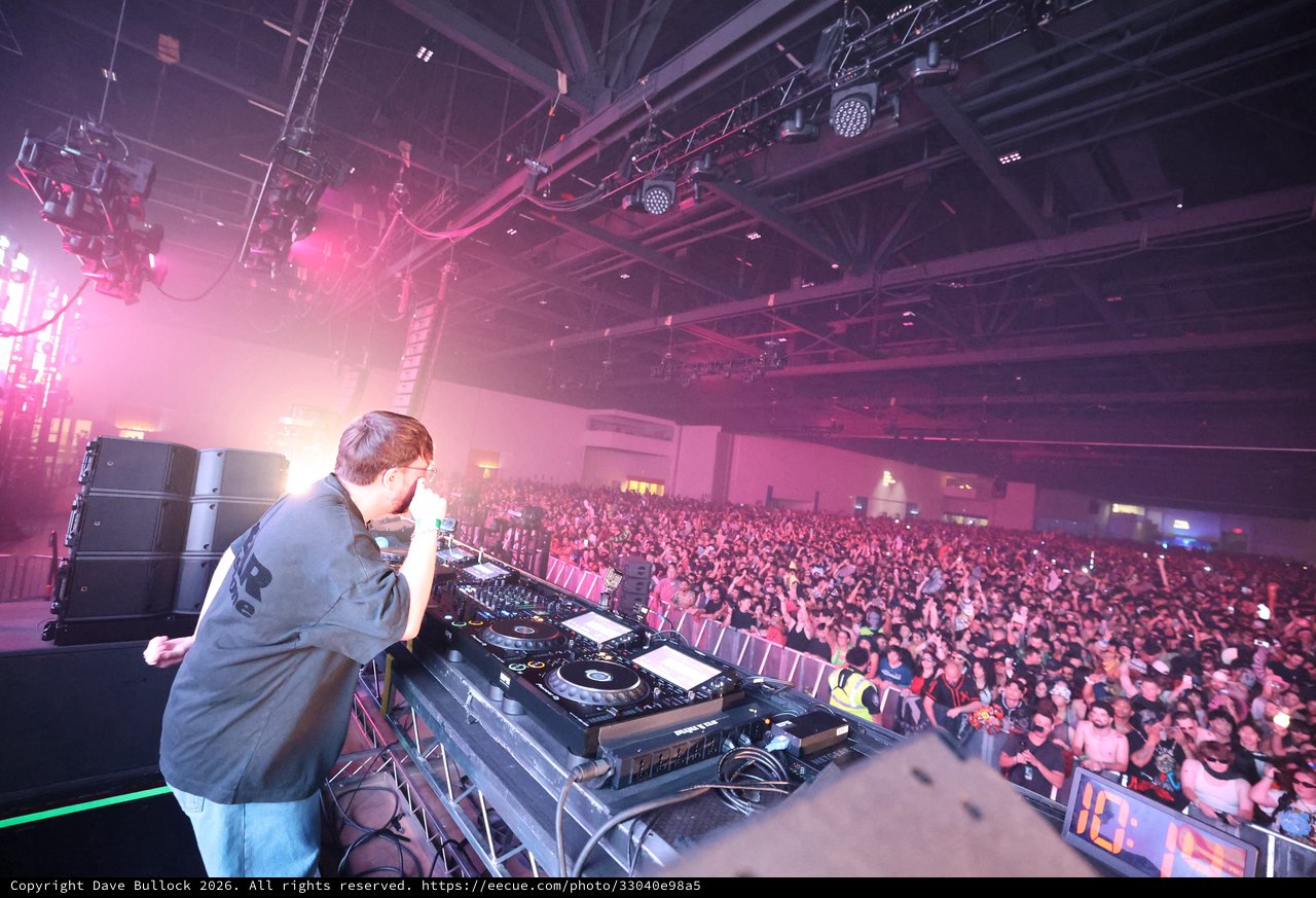 DJ Ignites Massive Crowd at Wobbleland 2026