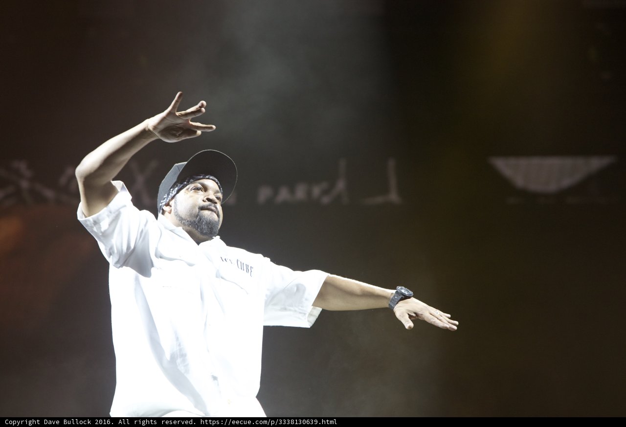Ice Cube's Electrifying Solo Performance