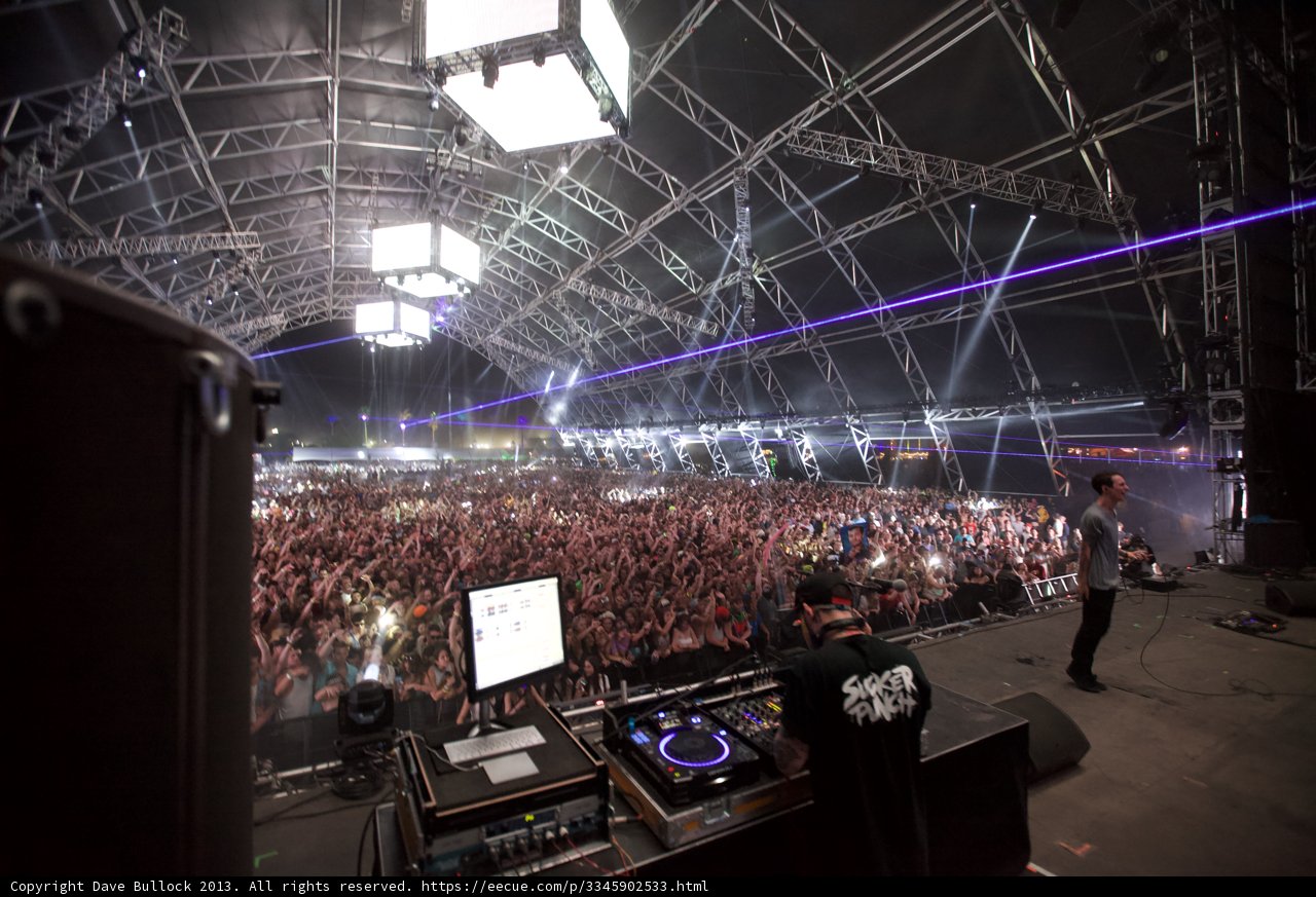 DJ Wows the Coachella Crowd