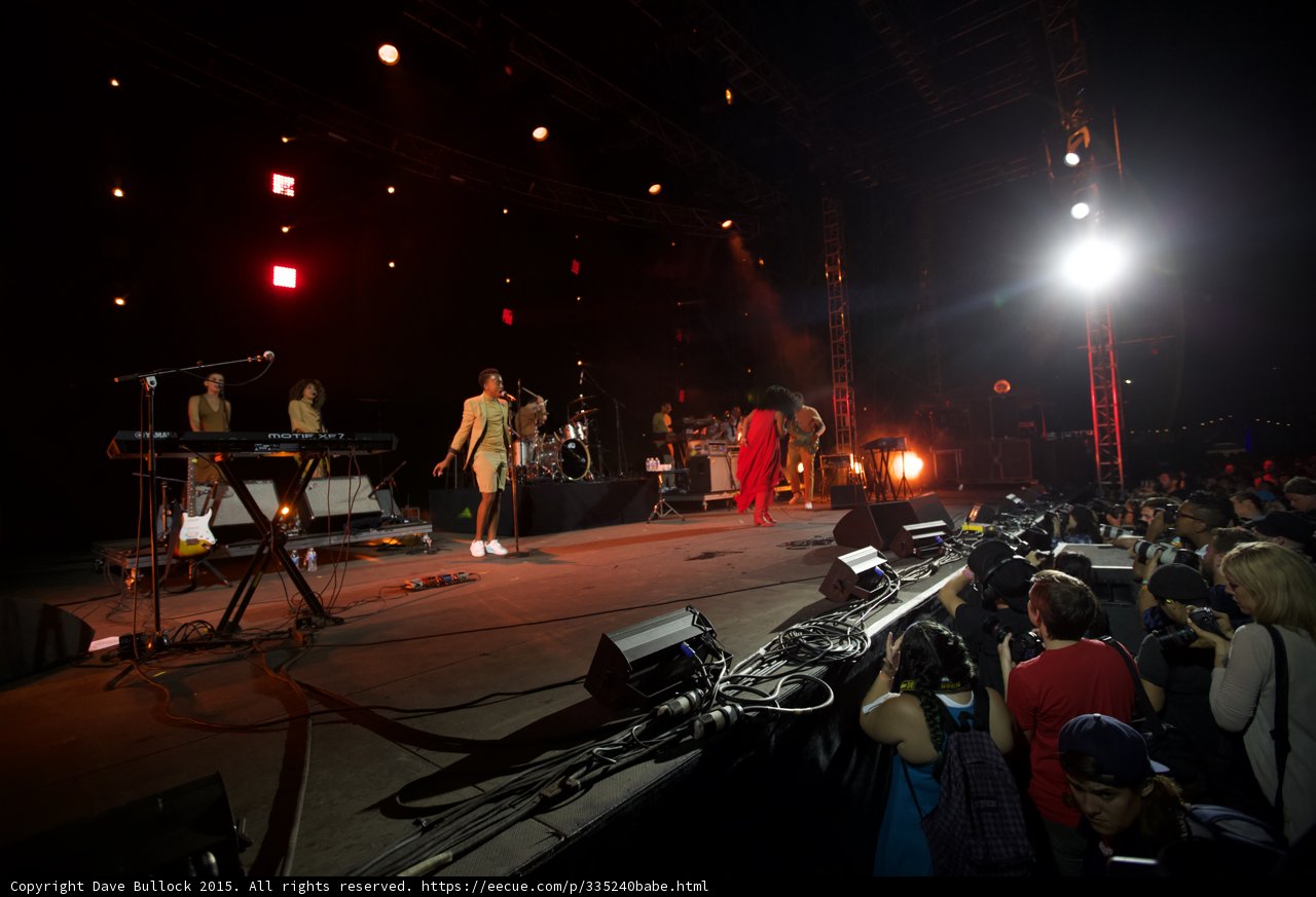 Solange Wide Stage Full Band Backing Vocalist Photo Pit