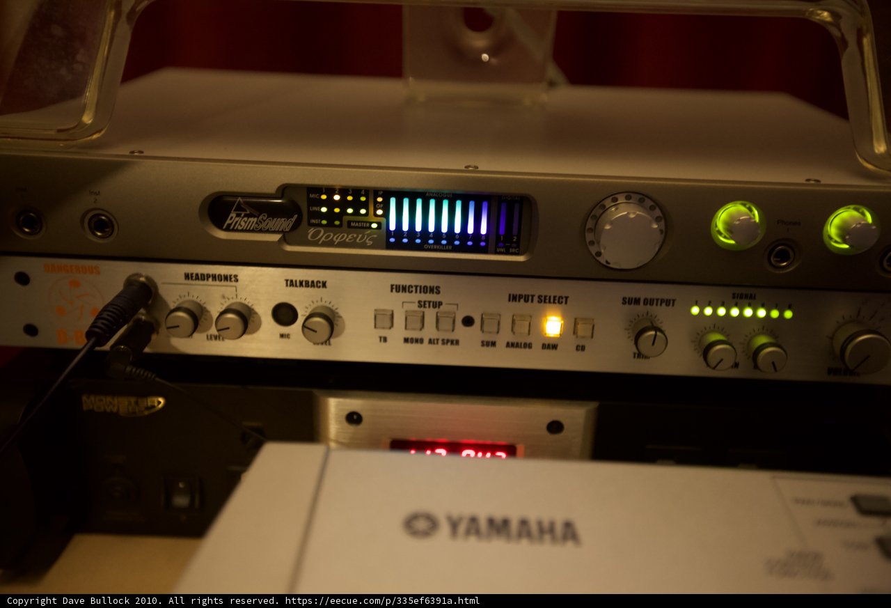 Yamaha Mixer and Microphone Combo