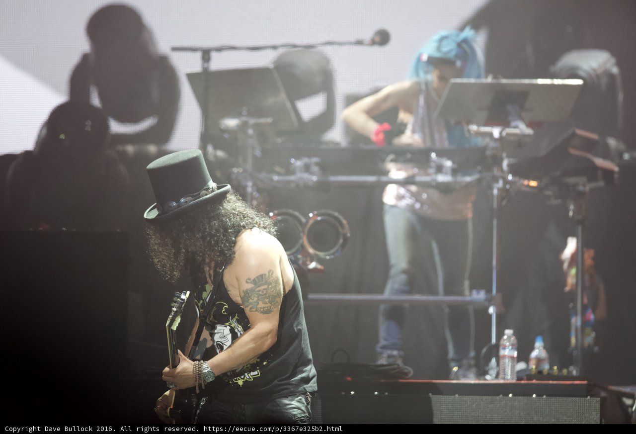 Slash and The Boys Rock the O2 Arena in London