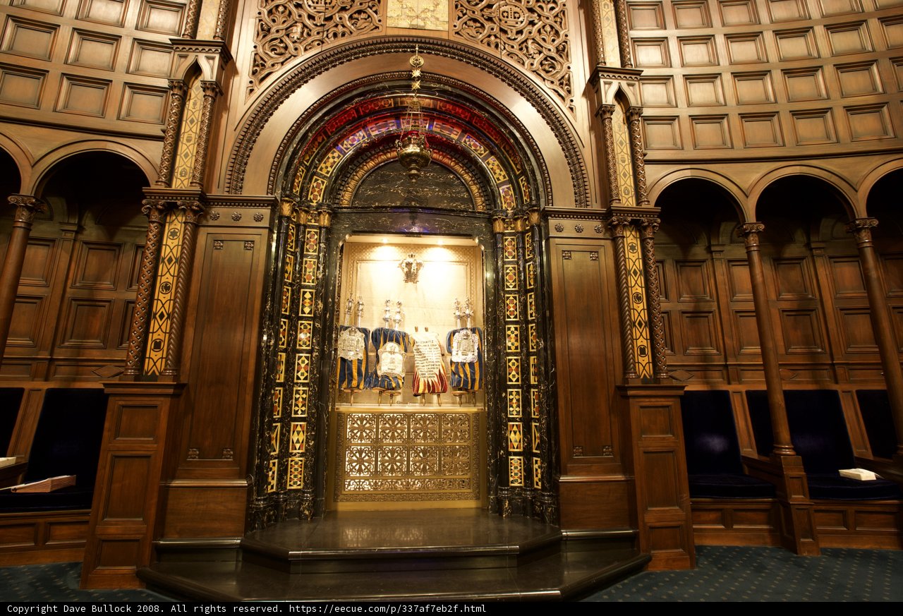 Welcoming entrance to the Temple of Israel