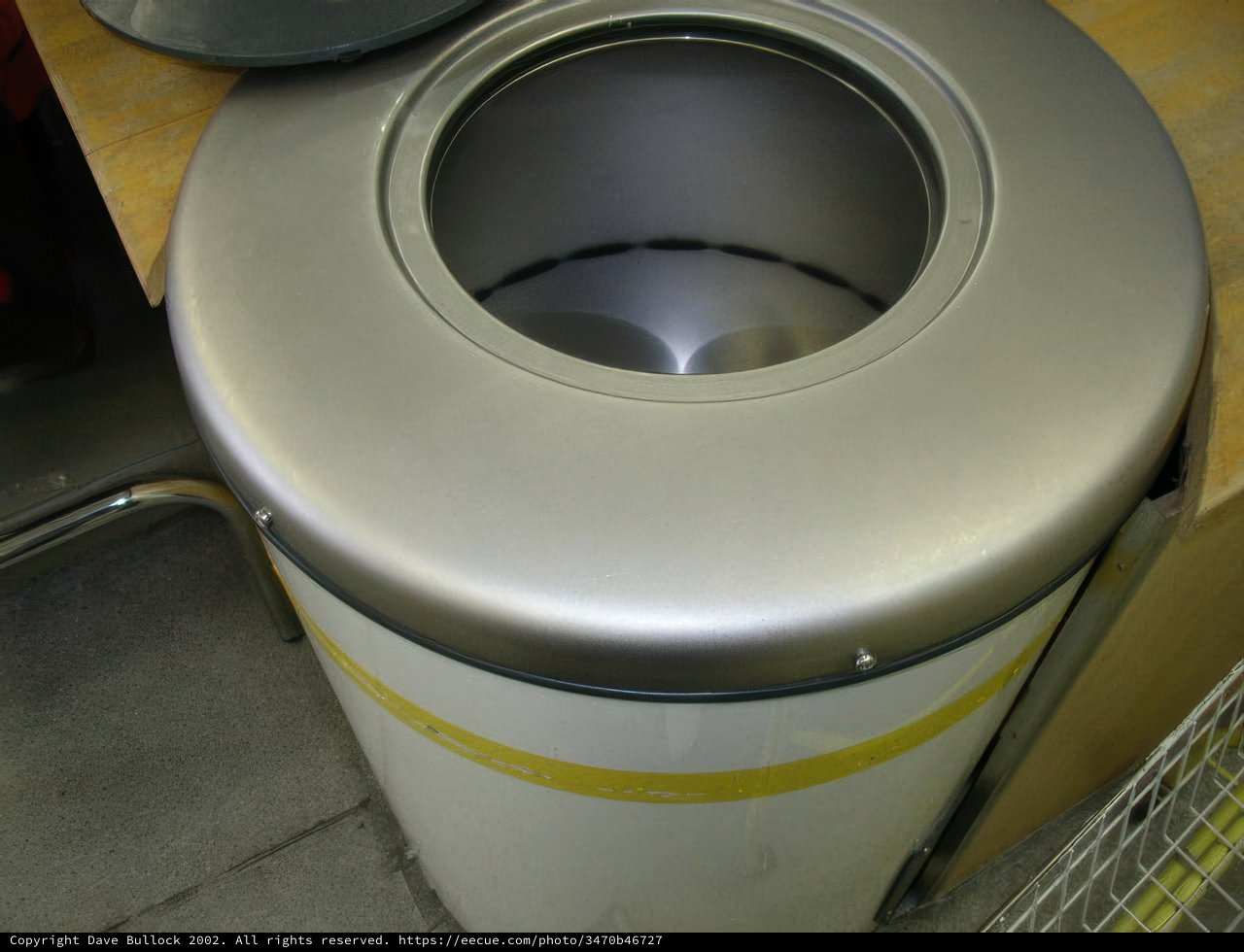 Tin Trash Can with Lid
