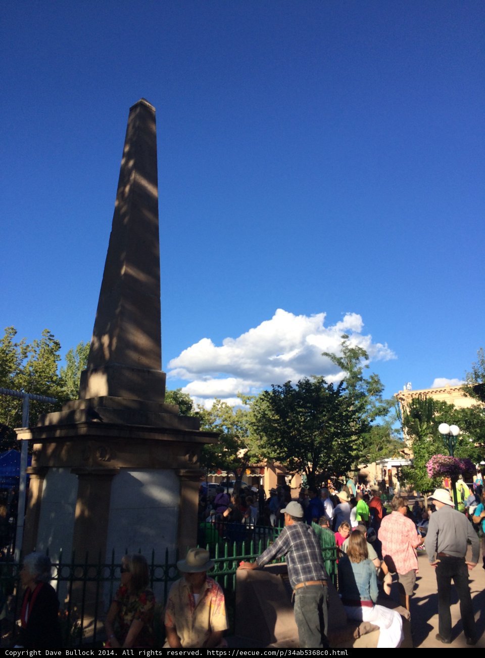 Monumental Crowd