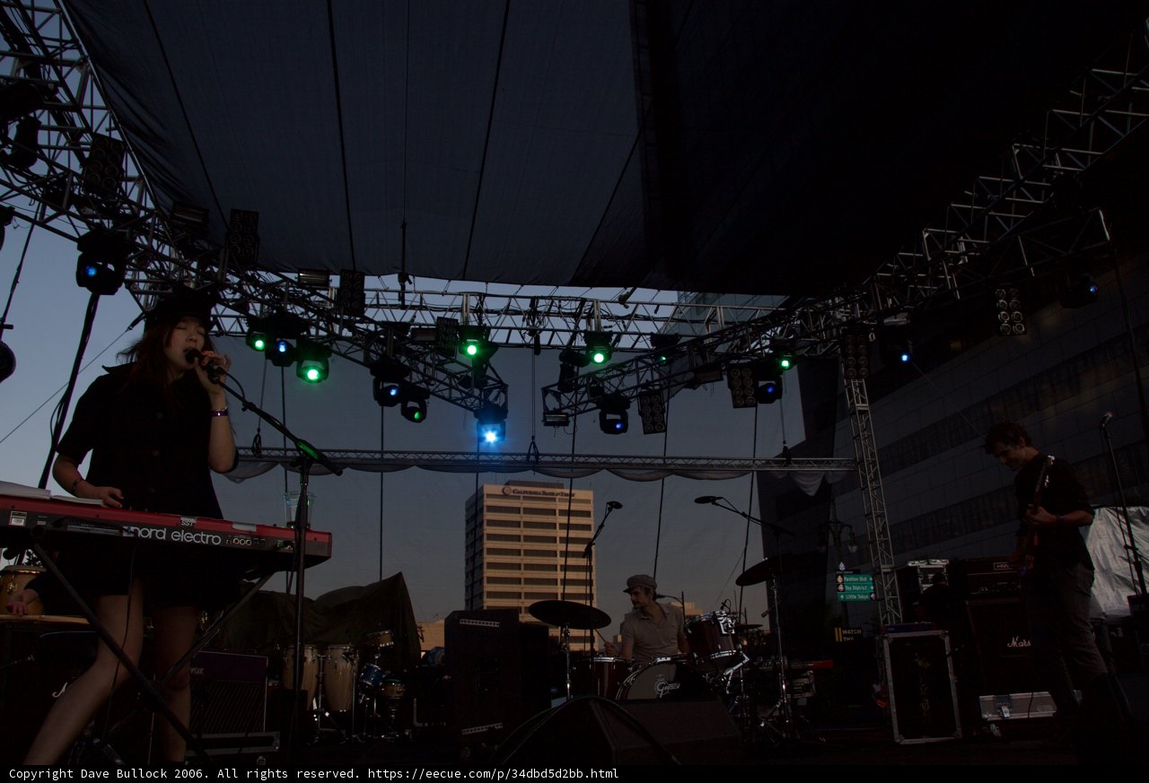 Kazu Makino At 2006 Concert Performance
