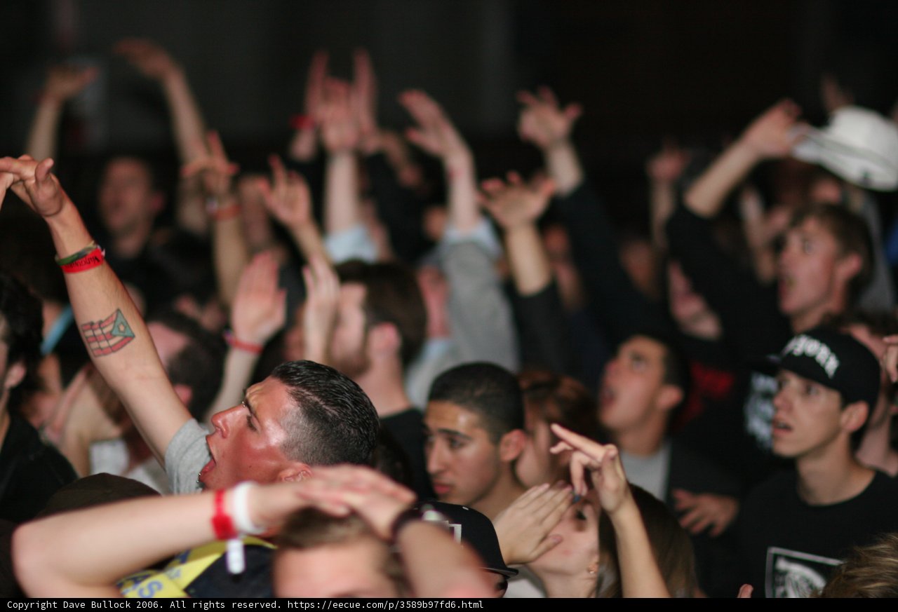 Chillinit Rocks The Crowd