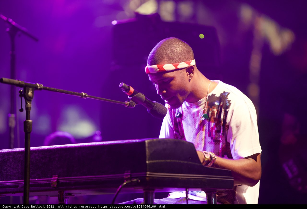Frank Ocean Plays Keyboard at Coachella 2012