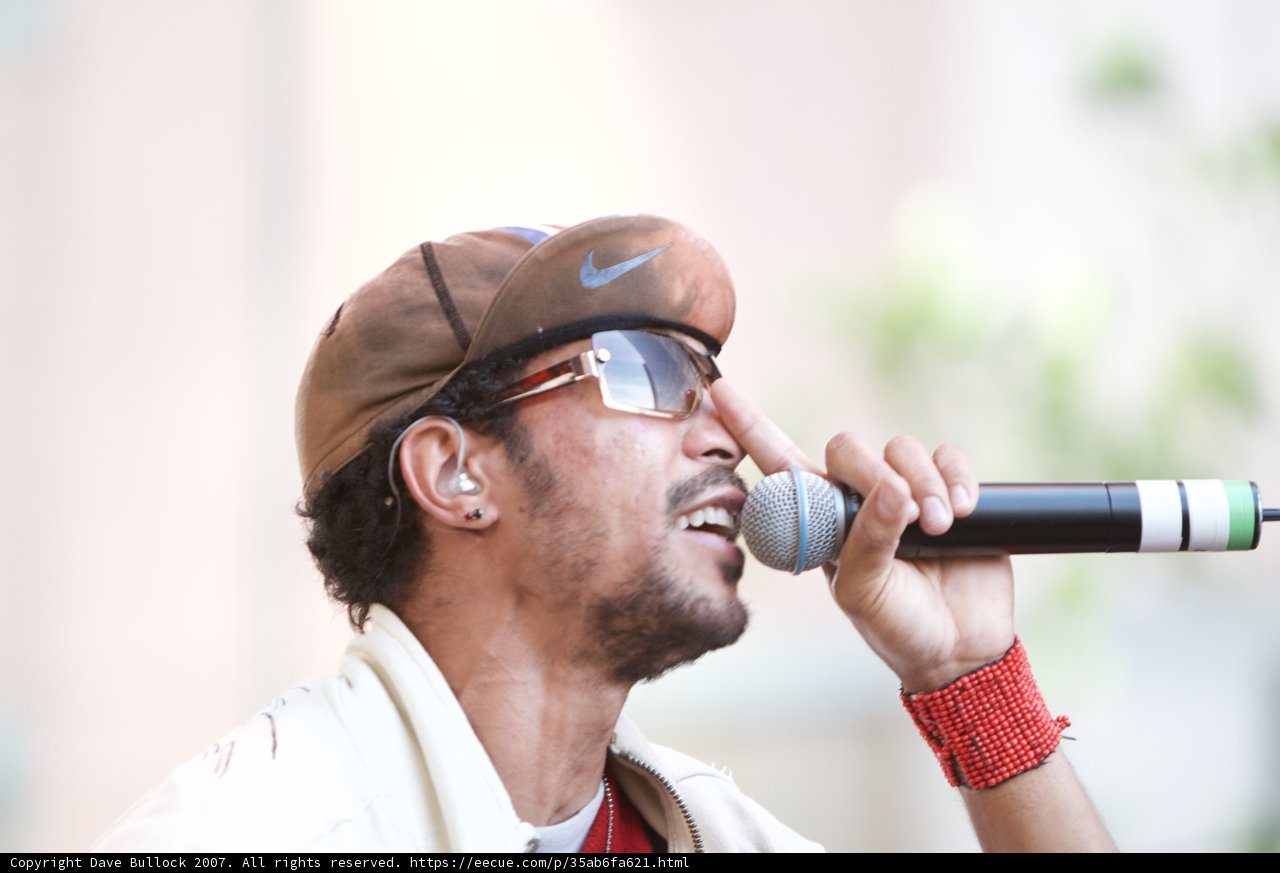 The Hat-wearing Entertainer