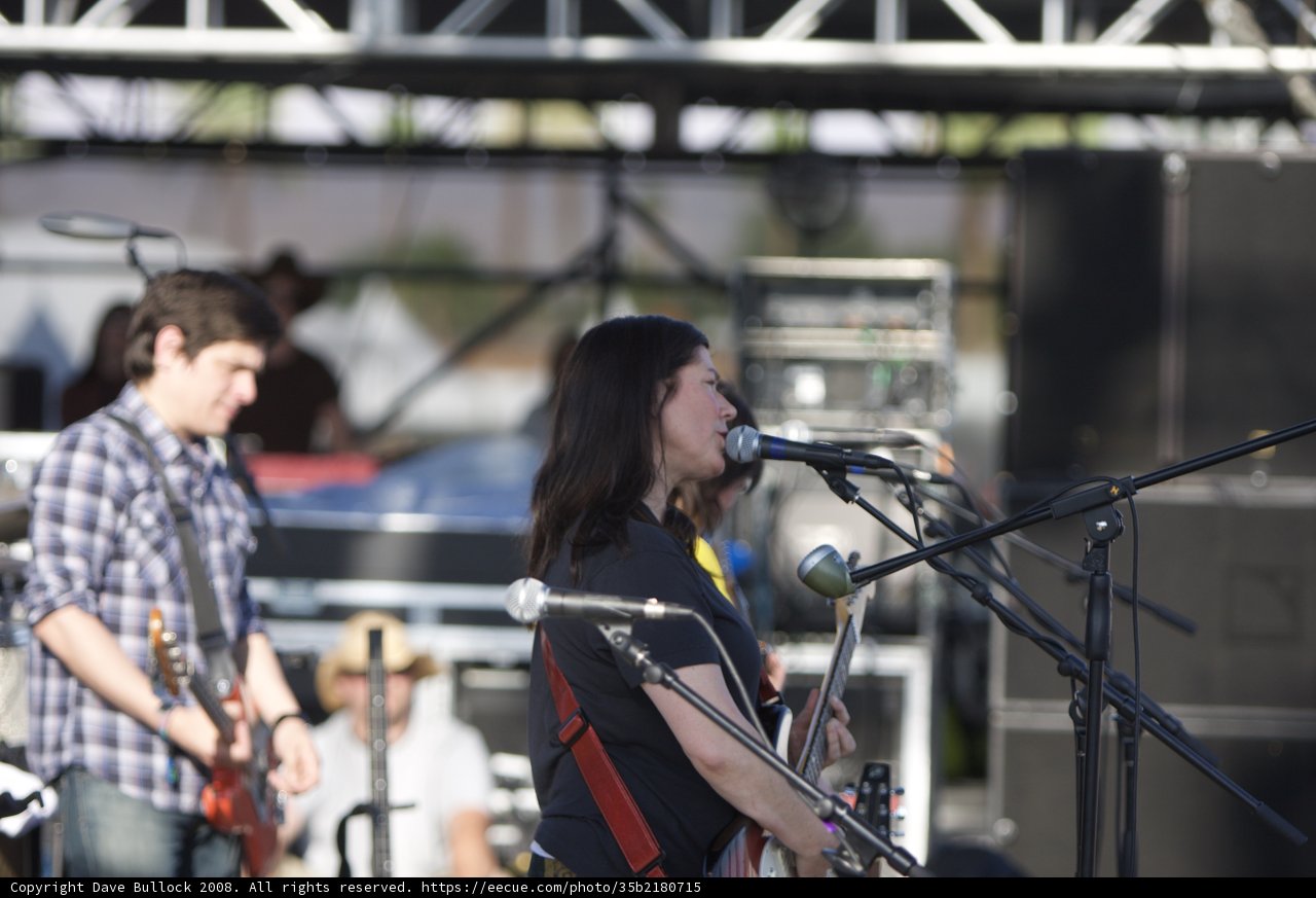 Kim Deal Rocks Coachella with her Guitar