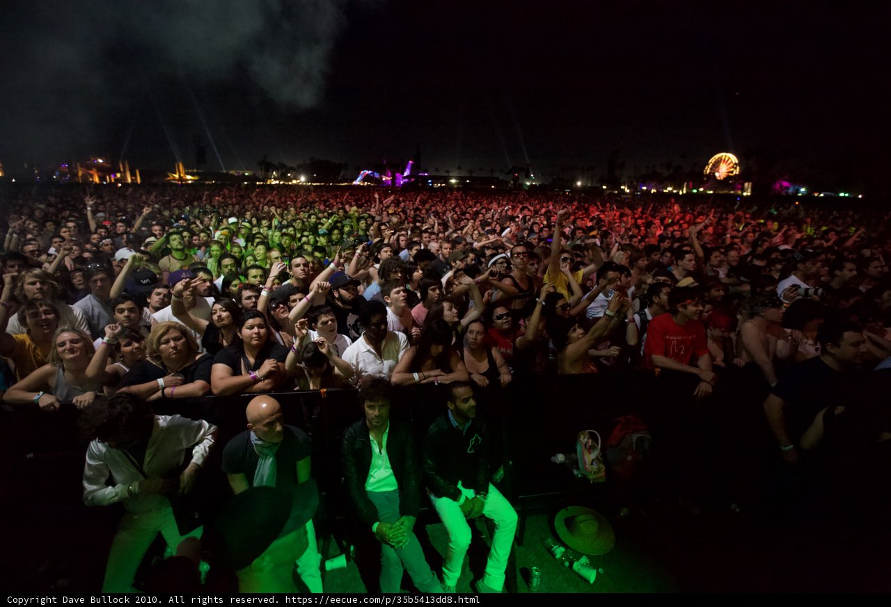 Green Lights and a Roaring Crowd: Cochella Friday 2010