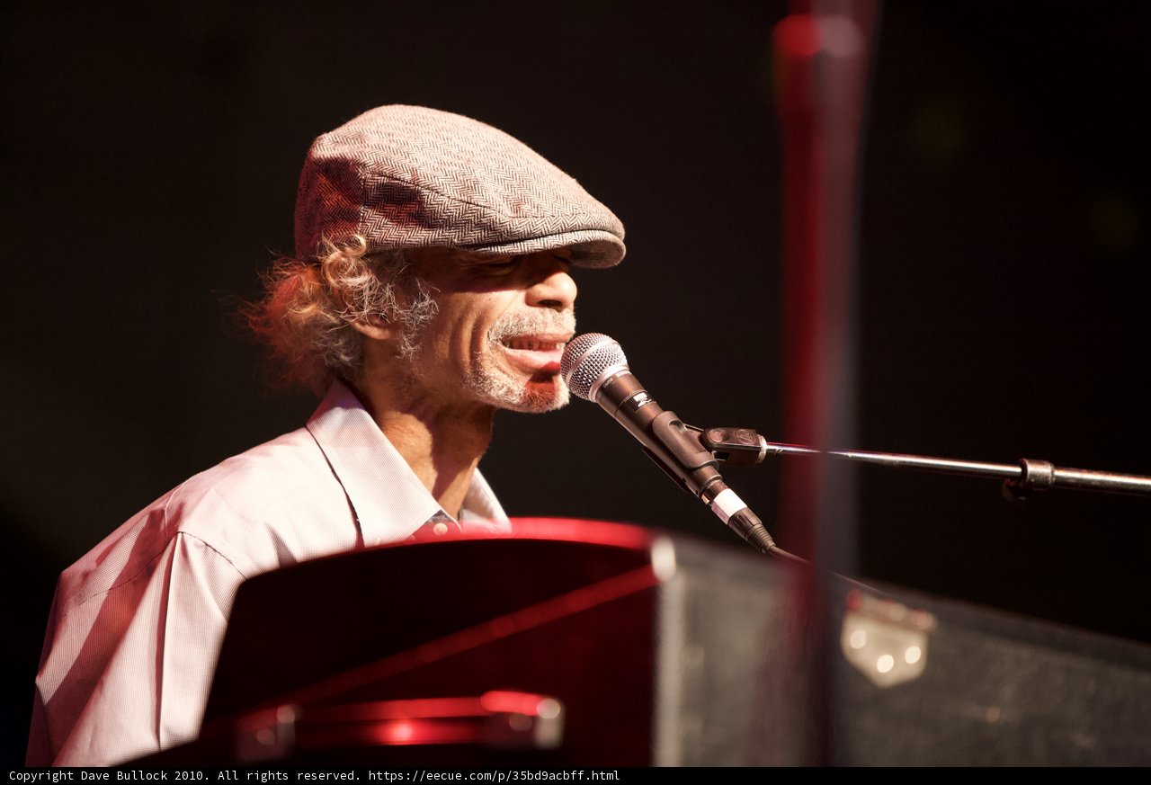 Keyboard Man in Hat Rocks 2010 Cochella!
